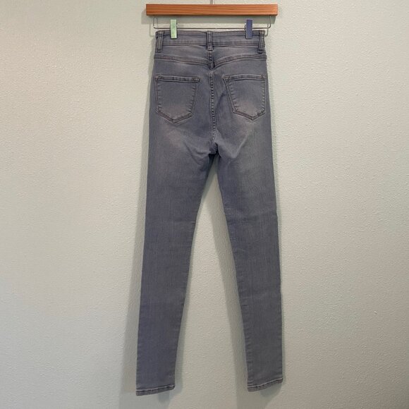 Fashion Nova size 5/5 distressed jeans with stretch - Picture 2 of 4